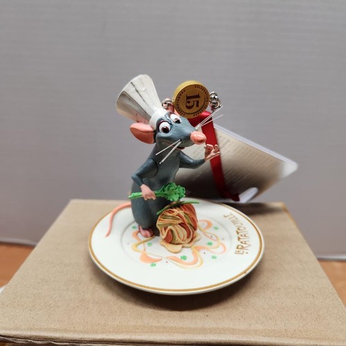 2022 disney legacy ornament - disney,